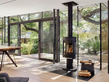 Fleetwood Windows with ConceptWindoors Installation of Fleetwood windows and Fleetwood doors with concept windows and oors