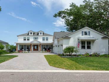 Bells River Residence Nestled in the serene Waterman’s Bluff in Yulee, FL, this exquisite home offers 3,046 sq ft of living space, expanding to a total