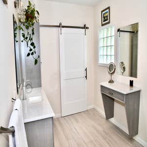 Makeup area for wheelchair use