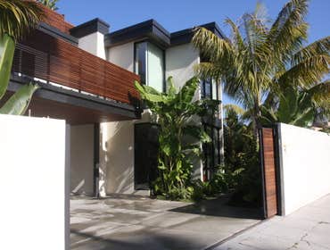 Driveway entry w/ ipe rails