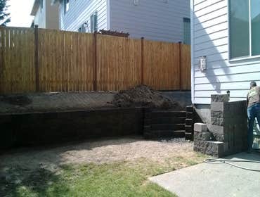 Retaining wall w/steps