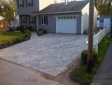 Landscaping & Pavers Paver driveways, patios & walkways....retaining walls, garden walls, general stone & mulch jobs, tree screens and pool surrounds.