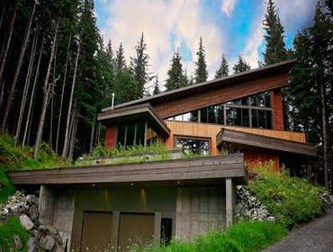 Modern earth contact home