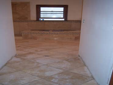 Tiled Shower & Garden Tub 0