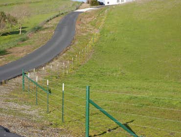 Barwire fence