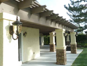 Lattice and column detail