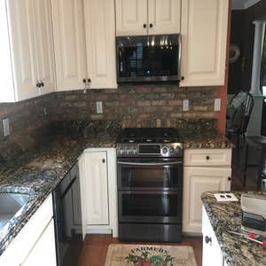 BRICK BACKSPLASH WITH UNDER CABINET LIGHTING