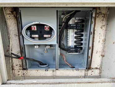 RES-2505972 Repair and replace main panelboard 125A