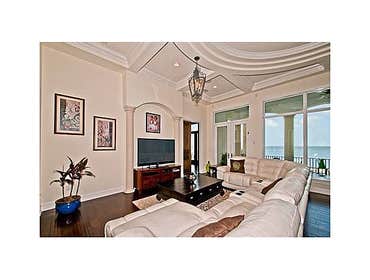 We Build To Suit Your Life Style Other Things We Do Are:
Faux Painting & Murals
● Fine Art Designs
● Elephant Hide
● Murals
● Plasters
● Grisaille Mu
