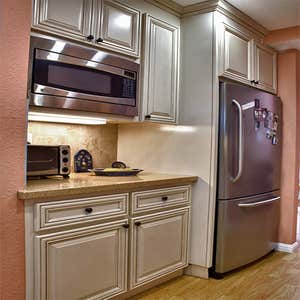 KITCHEN DESIGNS AND REMODELS