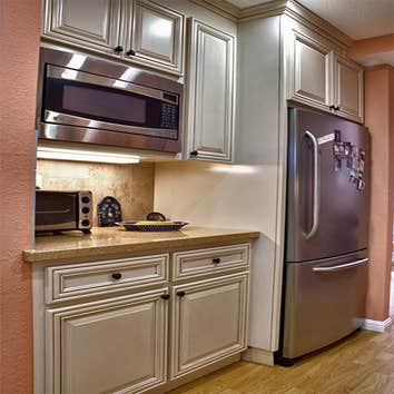 KITCHEN DESIGNS AND REMODELS