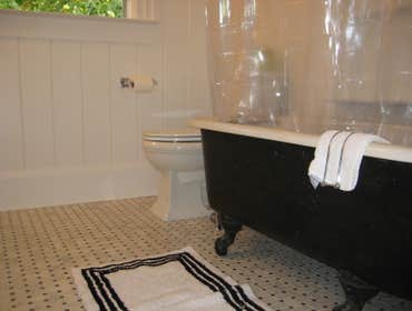 Clawfoot tub-period remodel