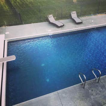 Dyve Pool Co