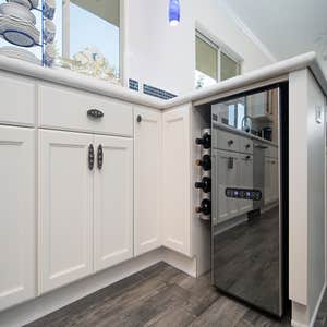 La Jolla Whole House Remodel This beautiful turn of the century property is located in an owner-occupied mixed-use building in downtown La Jolla. ...