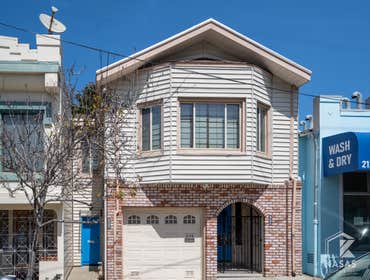 Renovated Home in San Francisco, CA Renovated upper level in the Richmond District features stunning updates throughout the home. New hardwood and tile