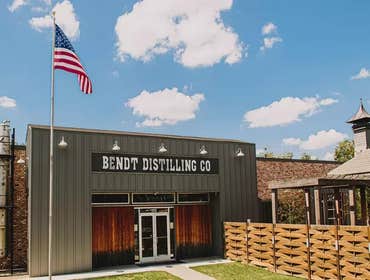 Bishop Builders LLC Commercial Client: Bendt Distilling
Project Scope:
• Ground up bottling facility build out, including loading dock and
retaining wa