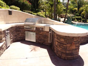 outdoor kitchen