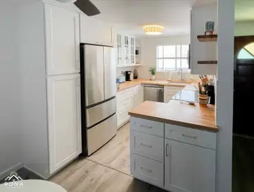 Santa Monica Kitchen Remodel We turned this Santa Monica kitchen into your coastal-inspired haven! Imagine white cabinets with silver handles, warm but