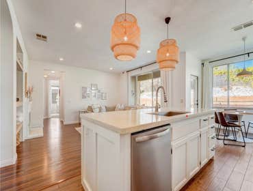 Kitchen Remodeling In Los Angeles Refinish Kitchen cabinets In Los Angeles, from beautiful wood floors to high-quality quartz countertops, from designi