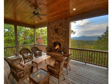 Blue Ridge Custom cabin in Blue Ridge Georgia
4000 sq. ft. 5 bedrooms 5 1/2 baths