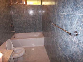 Photos from Sam's Construction on Oahu A few photos from some recent jobs, in Honolulu, Hawaii including a home remodel plus bathroom and kitchen renov