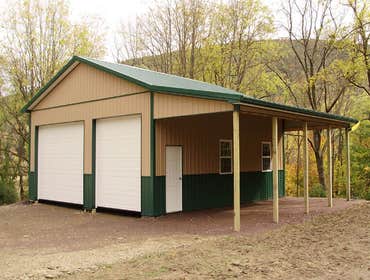 30’ W X 32’ L X 12’ 4” H (ID# 248) Dimensions:
30’ W x 32’ L x 12’ 4” H
30’ Standard Trusses, 4’ on Center,
4/12 Pitch
Colors:
Two-Tone Siding: 