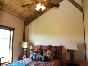 Hunting Lodge - Crook