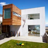 Bernal Tower In a neighborhood of quirky architectural diversity, the Blue Truck Studio re-mastered a decrepit bungalow into a tightly-detailed modern 
