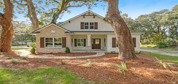 Fernandina Beach - 2253 SF, 4 Br 2 1/2 bath New Construction Home 4 bedroom 2 1/2 bath 2 story home with 2 car garage, office and bonus space upstairs.