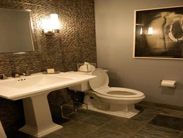 Half bathr with charm!