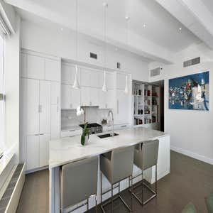 Main Street Apartment Beautiful apartment in Dumbo in converted warehouse building gets stunning make over into a modern space with industrial...