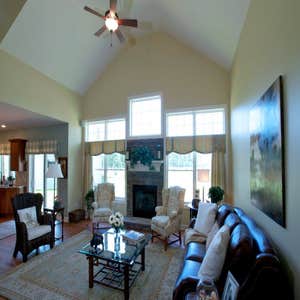 2 Parliament Lane, Lancaster, NY