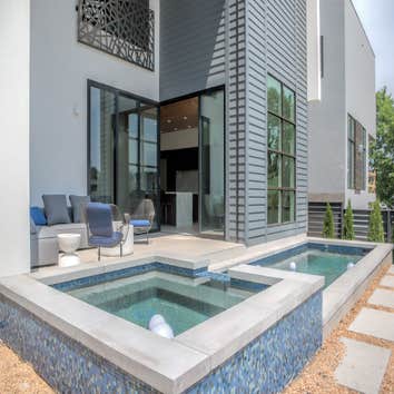 Ashley II This residence was designed for jewelry designers. The property is located 1 block from the Atlanta Beltline, and very close to the owner’s p