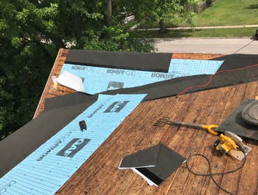 Underlayment Underlayemnt
Synthetic felt paper and ice and water shield