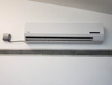 LAX Installation of a Water Chiller 3 Tons in a Control Room