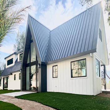 Metal rof, siding all around the house