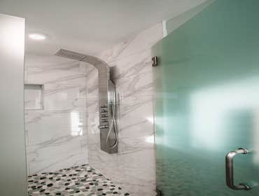 Carrera White Shower