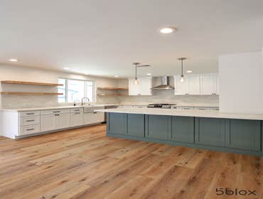 Kitchen remodel in Long Beach We are so proud to share with you this open concept kitchen remodel we completed in Long Beach.
We removed THREE walls to