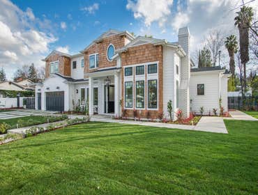 19348 Collier St, Tarzana, CA 91356 Brand new construction Cape Cod situated in the heart of Tarzana South of the Blvd, just a block from Ventura Blvd'