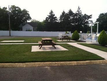 edging example PROPER STREET EDGING AND CURB EDGING IS A MUST - WE EDGE EVERY WEEK
ALSO FLOWER BEDS GRASS OR BORDER ROCK ,WE EDGE EVERYTHING TIGHT & 