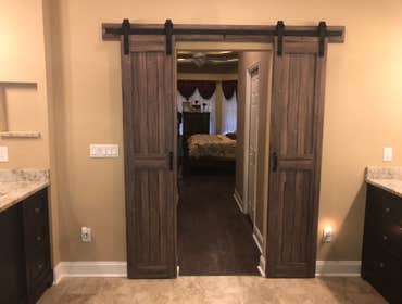 4213 W Tacon St This 5 bed/4 bath has over 3,500 SqFt of living space. 1st Floor features include Guest Suite with attached Full Bath leading out to Co