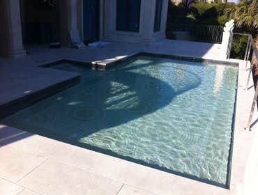Aquatic floor as a wading pool