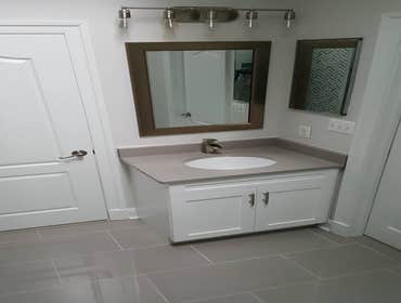 Quartz Countertop, Shaker Cabi