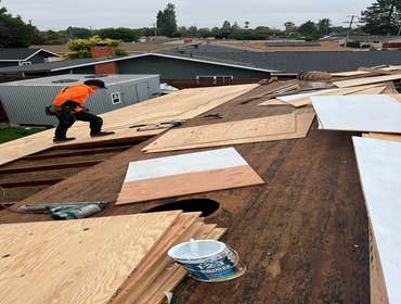Project 7895 Blair Ave, Rohnert Park, CA 94928 Renovation roof.
Remove old roof shingle to install new metal roof panels, install semi circular aluminu
