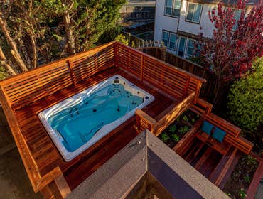 Jacuzzi with Deck