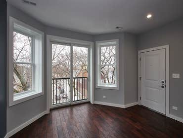 4130 Kimball, Chicago Exceptional quality, gut rehabbed building with two condos ( 2 bedroom/2 bath) and one duplex down ( 4 bedrooms,3 baths.
Contemp