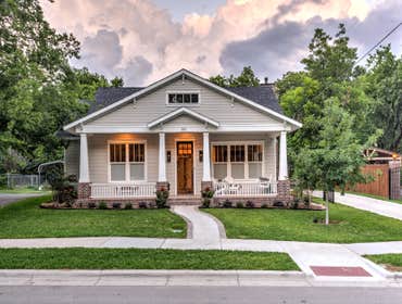 Craftsman Bungalo Craftsman Bungalo house in historic Waxahachie. This new build was designed to look like a period home