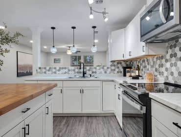 Complete Remodel Quiet community, very close to Interstate 10, shopping and dining. Food delivery and ride share available. Beautifully restored and re