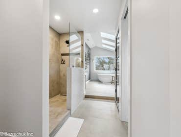Bathroom Addition – Seattle, WA Bathroom Addition – Seattle, WA
This spa-inspired bathroom addition in Seattle, WA, features a stunning blend of natura