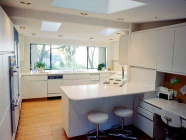 1983: Streamlined & Structured Kitchen This home in La Jolla with an incredible scenic ocean view from the kitchen captured the clean sleek lined look 